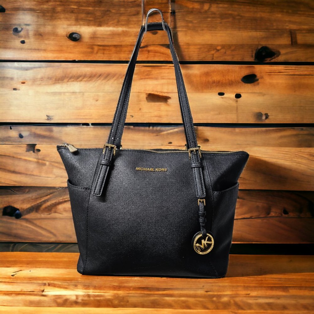 Michael Kors Jet Set Large Top Handle Bag
